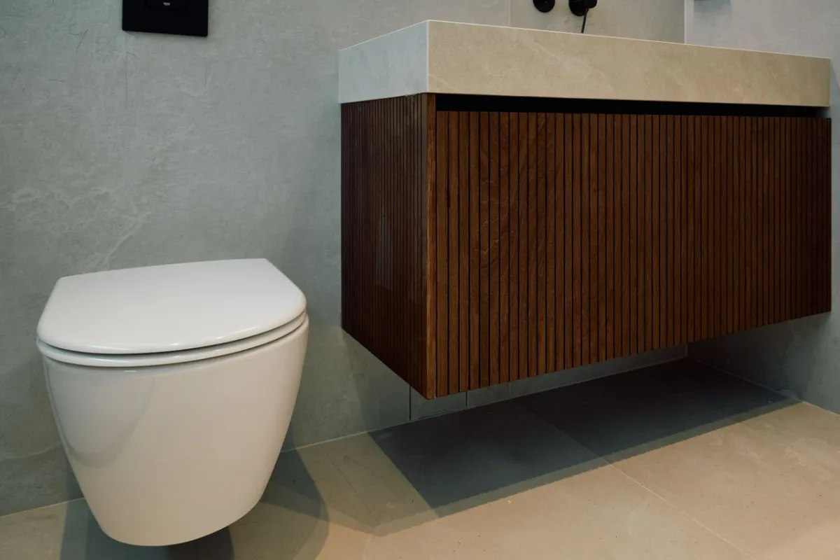 Toilet verstopt door boomwortels in de riolering: herkent u de signalen op tijd?